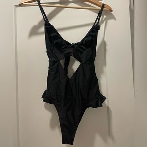 One piece ruffle bikini